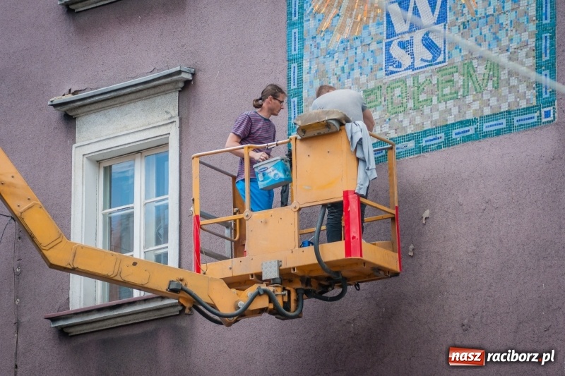 Zdjęcie w galerii na portalu naszraciborz.pl: Witromozaika przy ul. Długiej już po liftingu  wiadomości z regionu