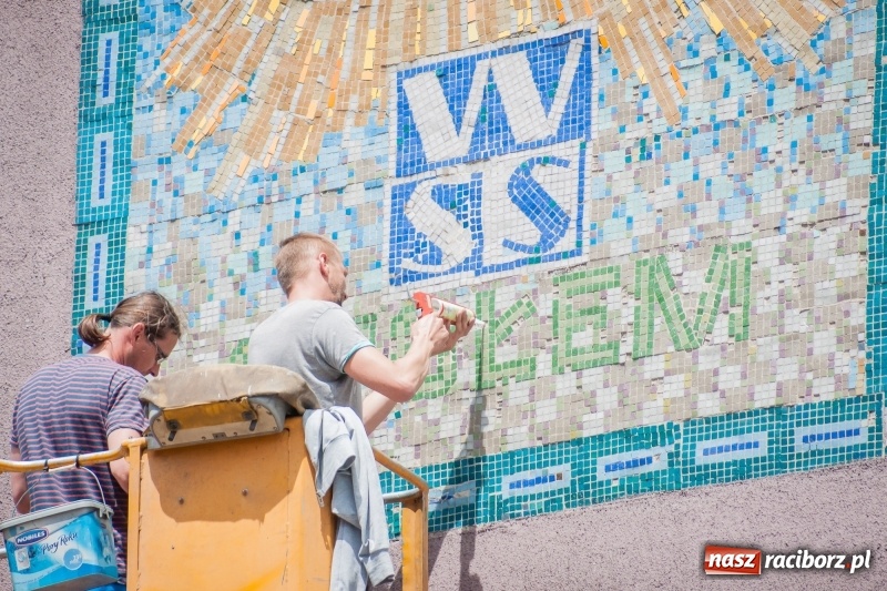 Zdjęcie w galerii na portalu naszraciborz.pl: Witromozaika przy ul. Długiej już po liftingu  wiadomości z regionu