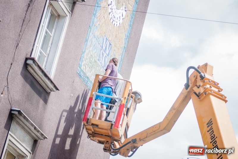 Zdjęcie w galerii na portalu naszraciborz.pl: Witromozaika przy ul. Długiej już po liftingu  wiadomości z regionu