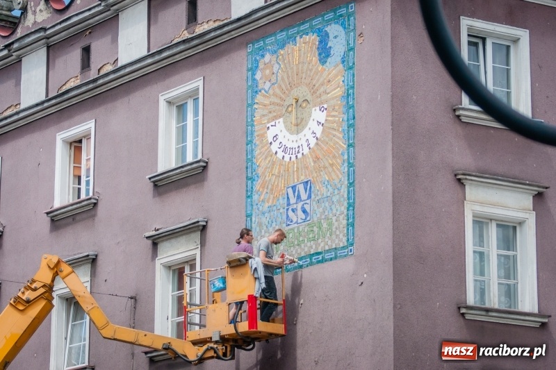 Zdjęcie w galerii na portalu naszraciborz.pl: Witromozaika przy ul. Długiej już po liftingu  wiadomości z regionu