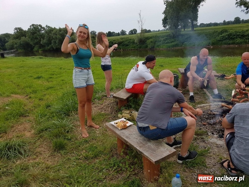 Zdjęcie w galerii na portalu naszraciborz.pl: Kajakowy spływ załogi i klientów Brooklyn Gym wiadomości z regionu