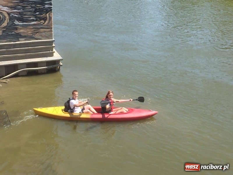 Zdjęcie w galerii na portalu naszraciborz.pl: Kajakowy spływ załogi i klientów Brooklyn Gym wiadomości z regionu