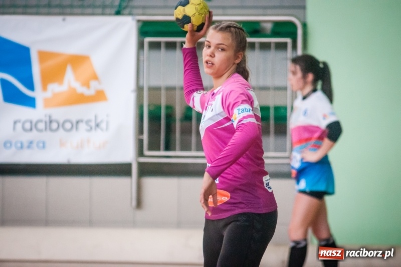 Zdjęcie w galerii na portalu naszraciborz.pl: Szczypiornistki z Zabrza triumfatorkami Międzynarodowego Turnieju Piłki Ręcznej Juniorek wiadomości z regionu
