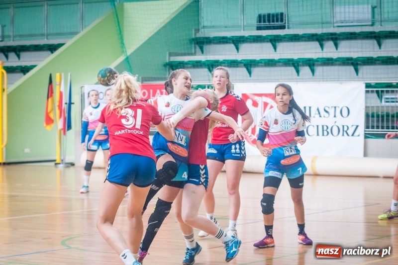 Zdjęcie w galerii na portalu naszraciborz.pl: Szczypiornistki z Zabrza triumfatorkami Międzynarodowego Turnieju Piłki Ręcznej Juniorek wiadomości z regionu