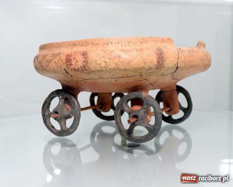 Zdjęcie w galerii na portalu naszraciborz.pl: Domasław – nekropolia arystokracji z wczesnej epoki żelaza w raciborskim muzeum wiadomości z regionu