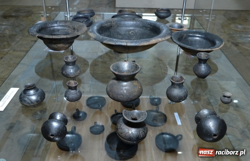 Zdjęcie w galerii na portalu naszraciborz.pl: Domasław – nekropolia arystokracji z wczesnej epoki żelaza w raciborskim muzeum wiadomości z regionu