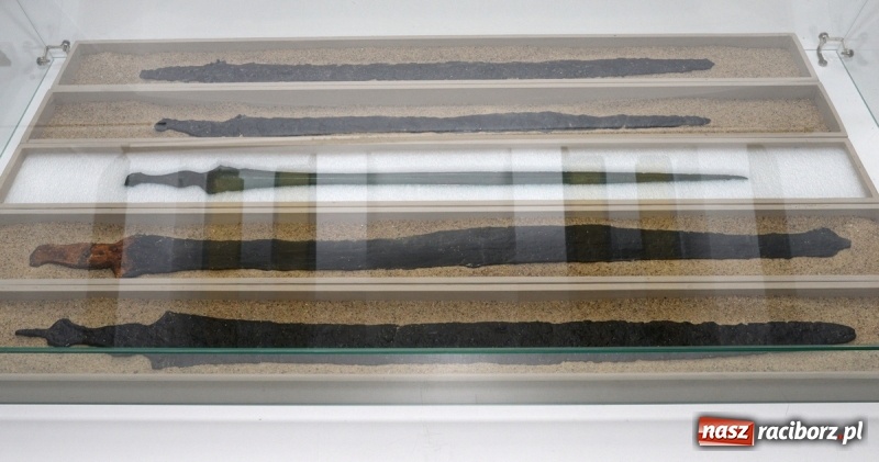Zdjęcie w galerii na portalu naszraciborz.pl: Domasław – nekropolia arystokracji z wczesnej epoki żelaza w raciborskim muzeum wiadomości z regionu