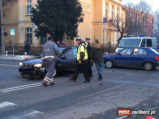 Zdjęcie w galerii na portalu naszraciborz.pl: Nie ustąpił pierwszeństwa, uderzył w opla wiadomości z regionu