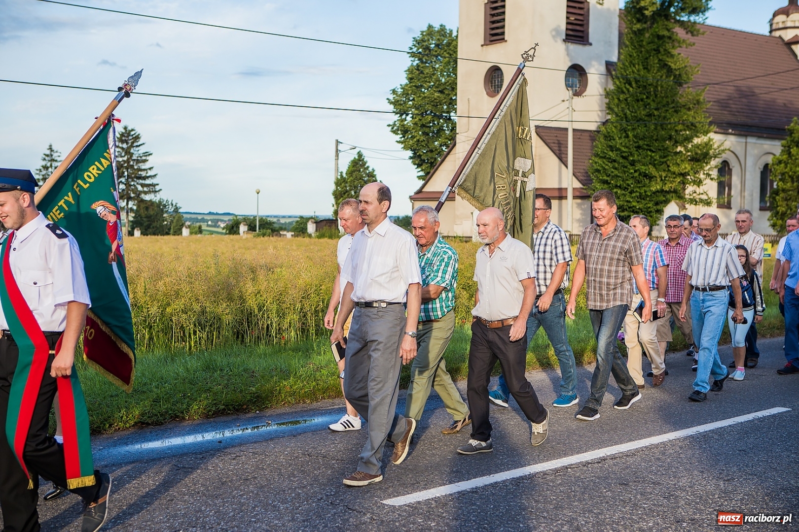 Zdjęcie w galerii na portalu naszraciborz.pl: Pielgrzymka parafii z Bojanowa do Matki Bożej wiadomości z regionu