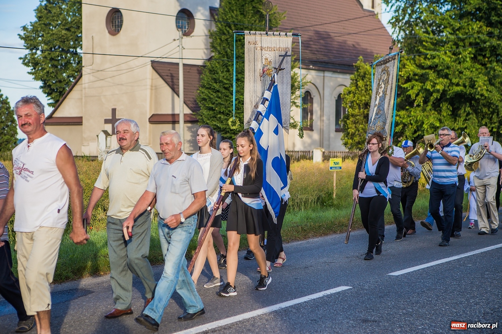 Zdjęcie w galerii na portalu naszraciborz.pl: Pielgrzymka parafii z Bojanowa do Matki Bożej wiadomości z regionu