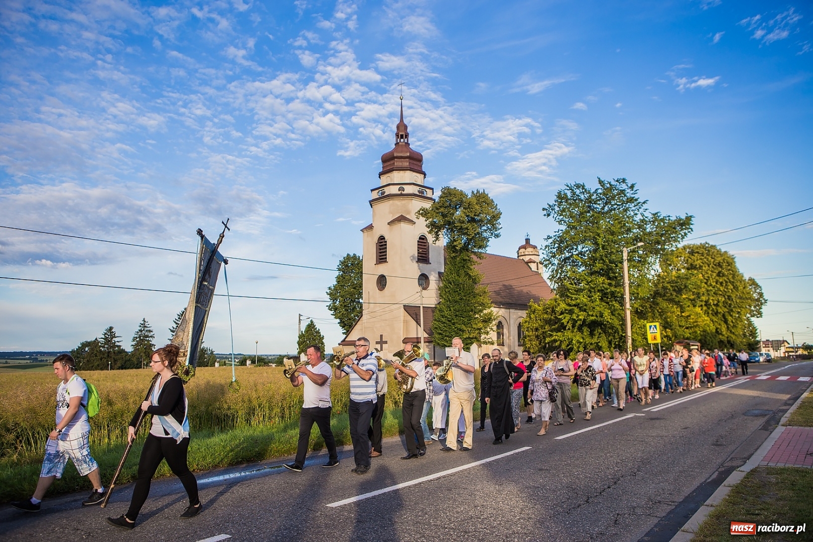 Zdjęcie w galerii na portalu naszraciborz.pl: Pielgrzymka parafii z Bojanowa do Matki Bożej wiadomości z regionu