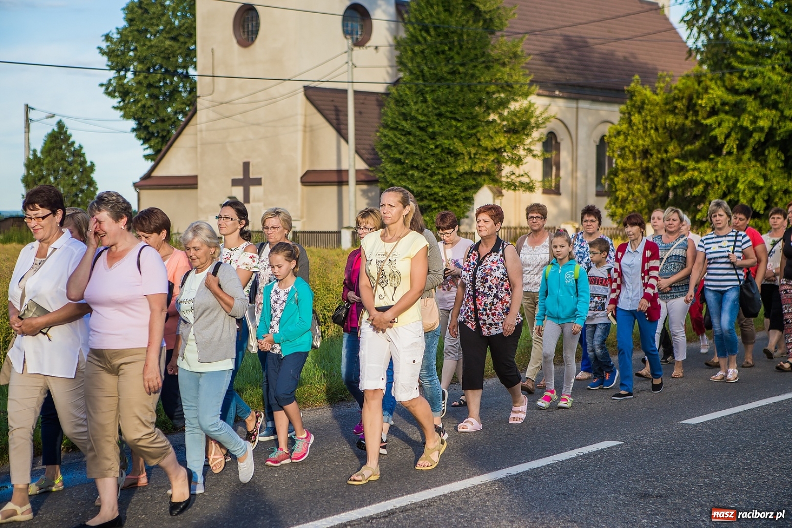 Zdjęcie w galerii na portalu naszraciborz.pl: Pielgrzymka parafii z Bojanowa do Matki Bożej wiadomości z regionu