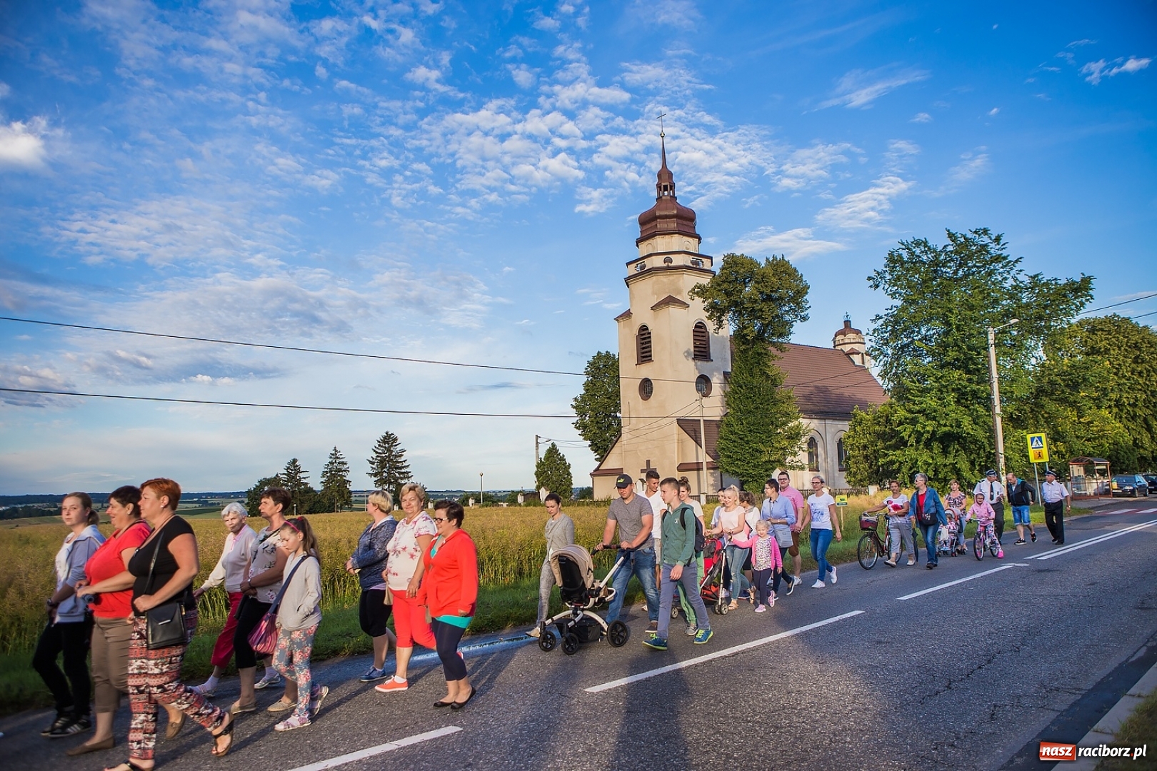 Zdjęcie w galerii na portalu naszraciborz.pl: Pielgrzymka parafii z Bojanowa do Matki Bożej wiadomości z regionu