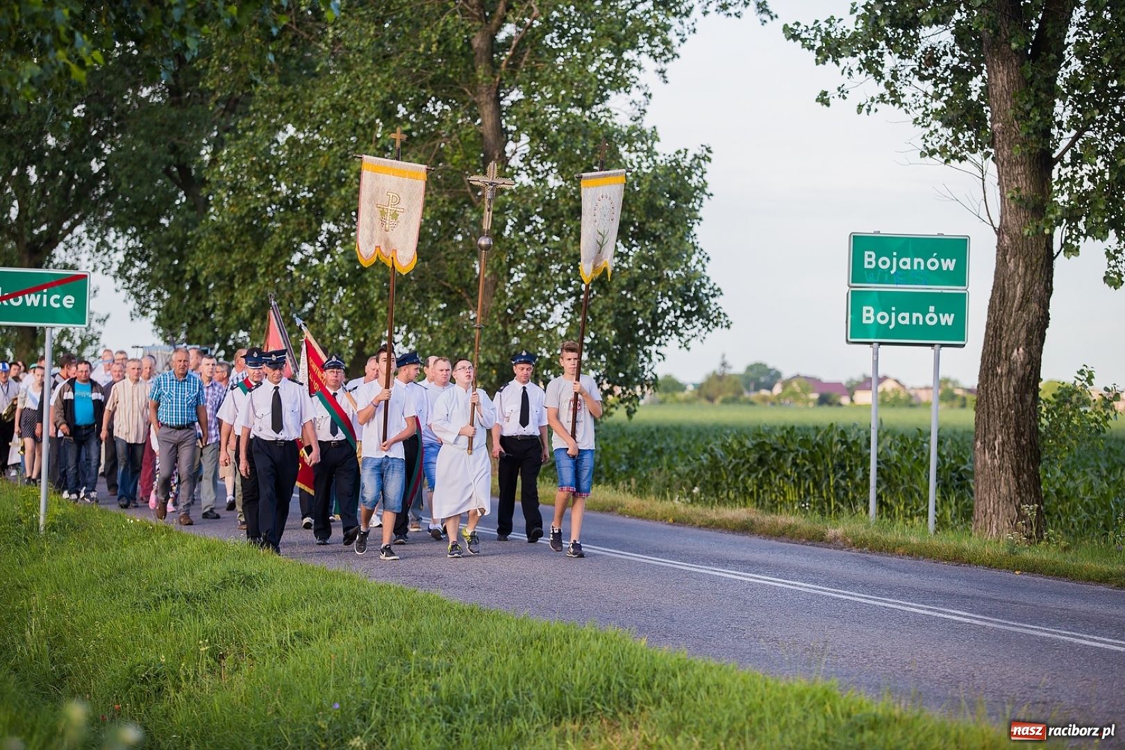 Zdjęcie w galerii na portalu naszraciborz.pl: Pielgrzymka parafii z Bojanowa do Matki Bożej wiadomości z regionu