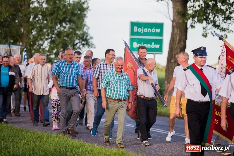Zdjęcie w galerii na portalu naszraciborz.pl: Pielgrzymka parafii z Bojanowa do Matki Bożej wiadomości z regionu