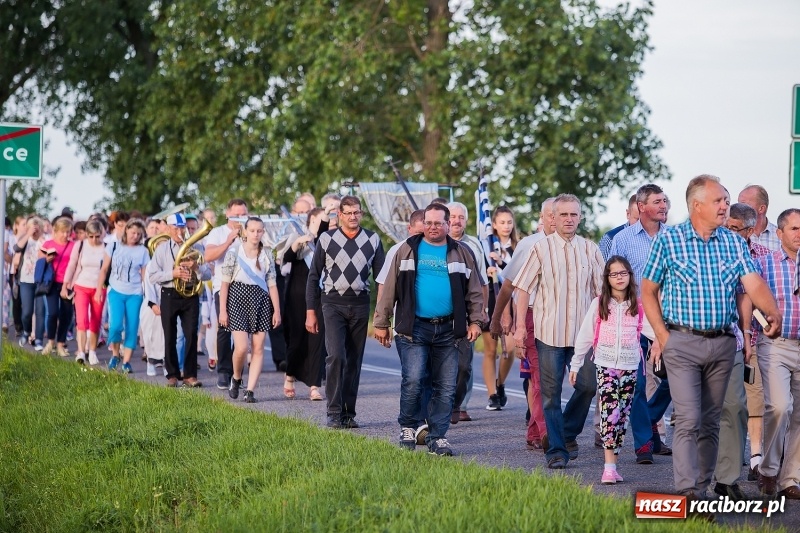 Zdjęcie w galerii na portalu naszraciborz.pl: Pielgrzymka parafii z Bojanowa do Matki Bożej wiadomości z regionu