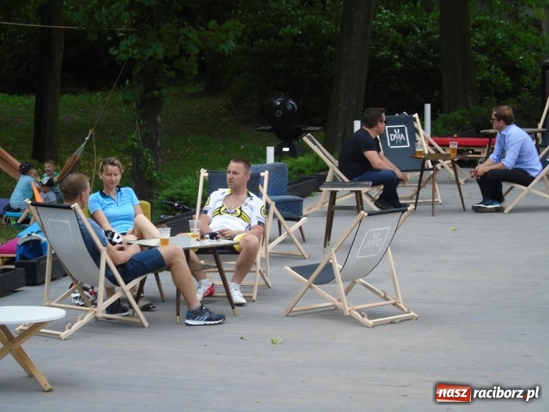 Zdjęcie w galerii na portalu naszraciborz.pl: Dwa Wiosła zapraszają na złociste z pianką wiadomości z regionu