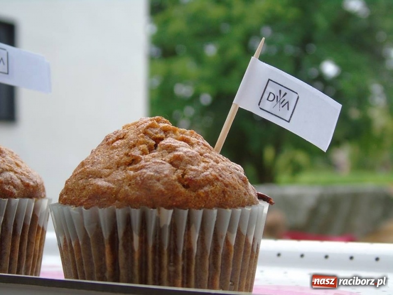 Zdjęcie w galerii na portalu naszraciborz.pl: Dwa Wiosła zapraszają na złociste z pianką wiadomości z regionu