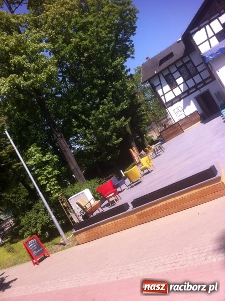 Zdjęcie w galerii na portalu naszraciborz.pl: Dwa Wiosła zapraszają na złociste z pianką wiadomości z regionu