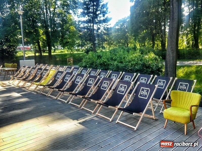 Zdjęcie w galerii na portalu naszraciborz.pl: Dwa Wiosła zapraszają na złociste z pianką wiadomości z regionu