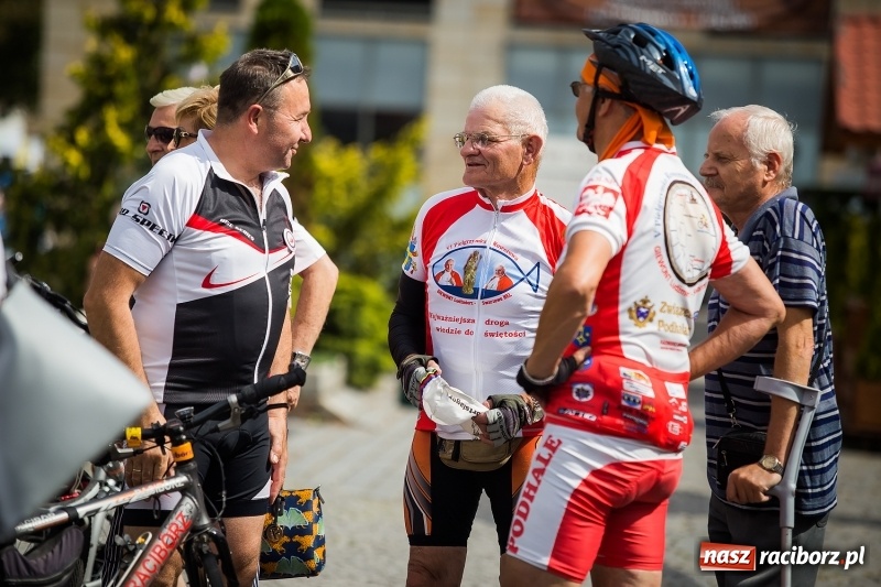 Zdjęcie w galerii na portalu naszraciborz.pl: Z Raciborza wyruszył kolejny rajd dookoła Polski wiadomości z regionu