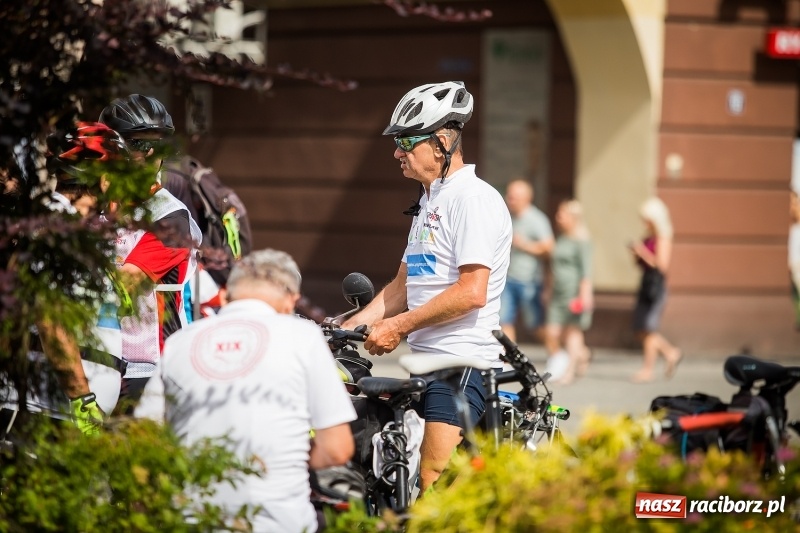 Zdjęcie w galerii na portalu naszraciborz.pl: Z Raciborza wyruszył kolejny rajd dookoła Polski wiadomości z regionu
