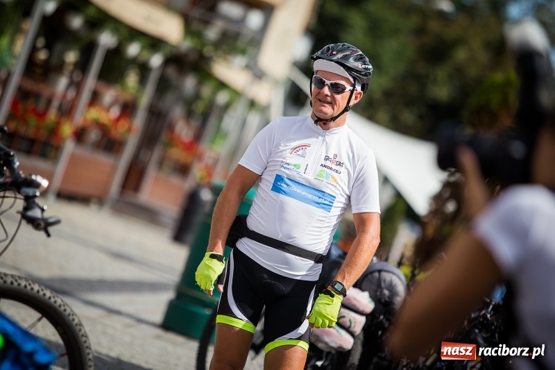 Zdjęcie w galerii na portalu naszraciborz.pl: Z Raciborza wyruszył kolejny rajd dookoła Polski wiadomości z regionu