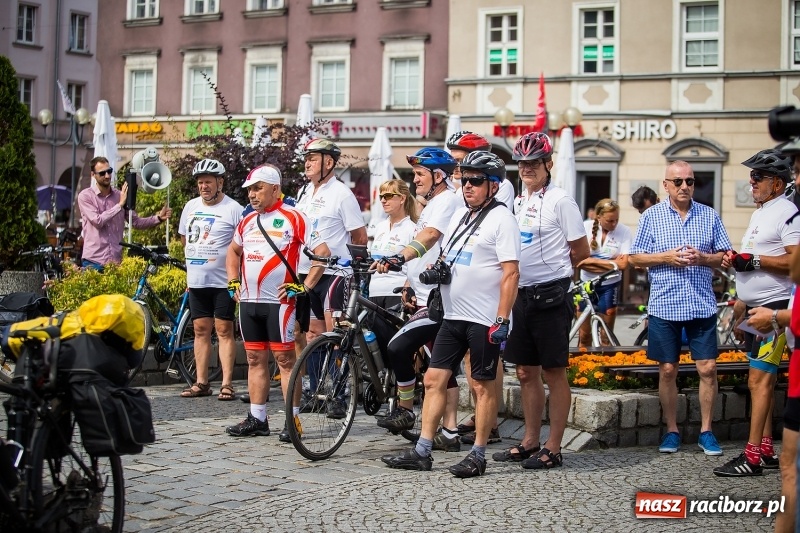Zdjęcie w galerii na portalu naszraciborz.pl: Z Raciborza wyruszył kolejny rajd dookoła Polski wiadomości z regionu