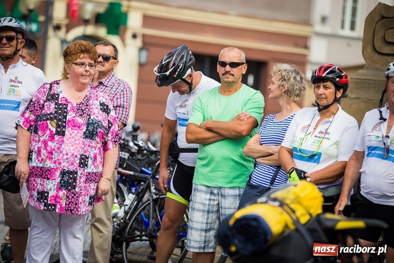 Zdjęcie w galerii na portalu naszraciborz.pl: Z Raciborza wyruszył kolejny rajd dookoła Polski wiadomości z regionu