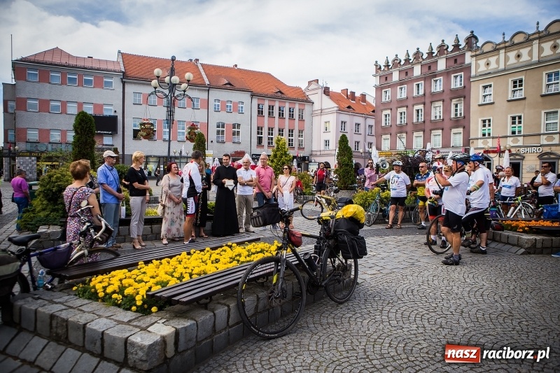 Zdjęcie w galerii na portalu naszraciborz.pl: Z Raciborza wyruszył kolejny rajd dookoła Polski wiadomości z regionu