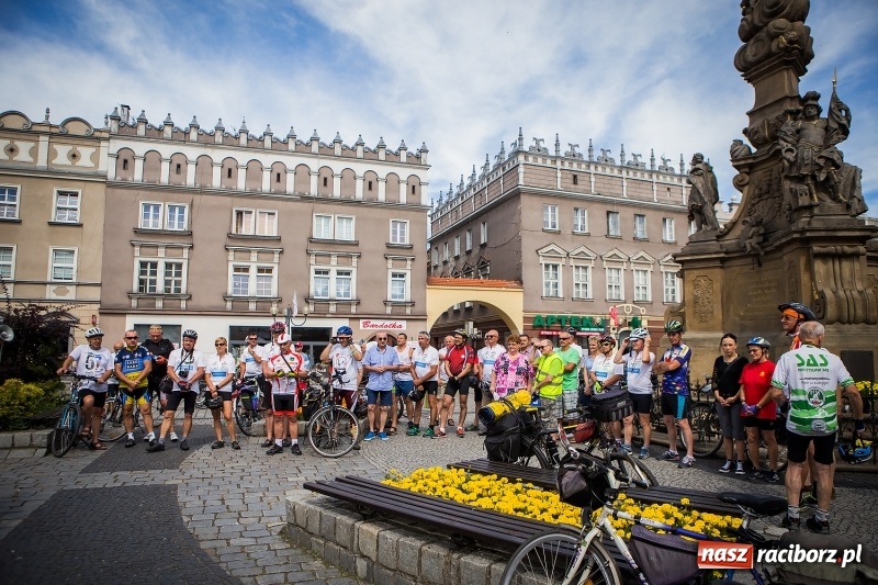 Zdjęcie w galerii na portalu naszraciborz.pl: Z Raciborza wyruszył kolejny rajd dookoła Polski wiadomości z regionu