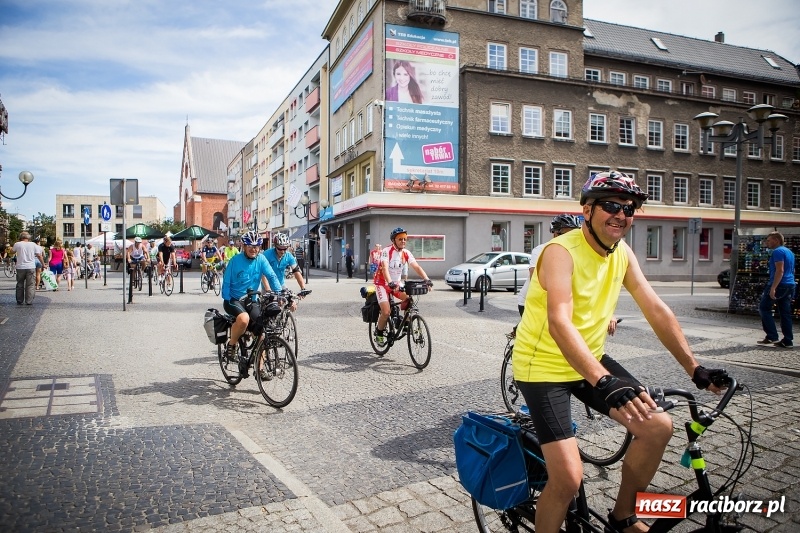 Zdjęcie w galerii na portalu naszraciborz.pl: Z Raciborza wyruszył kolejny rajd dookoła Polski wiadomości z regionu