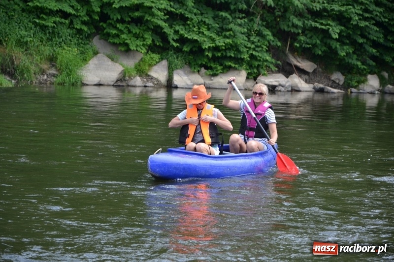 Zdjęcie w galerii na portalu naszraciborz.pl: Odra przyciąga coraz więcej turystów. Krzyżanowice i Bogumin otworzyły dziś nowy sezon na meandrach  wiadomości z regionu