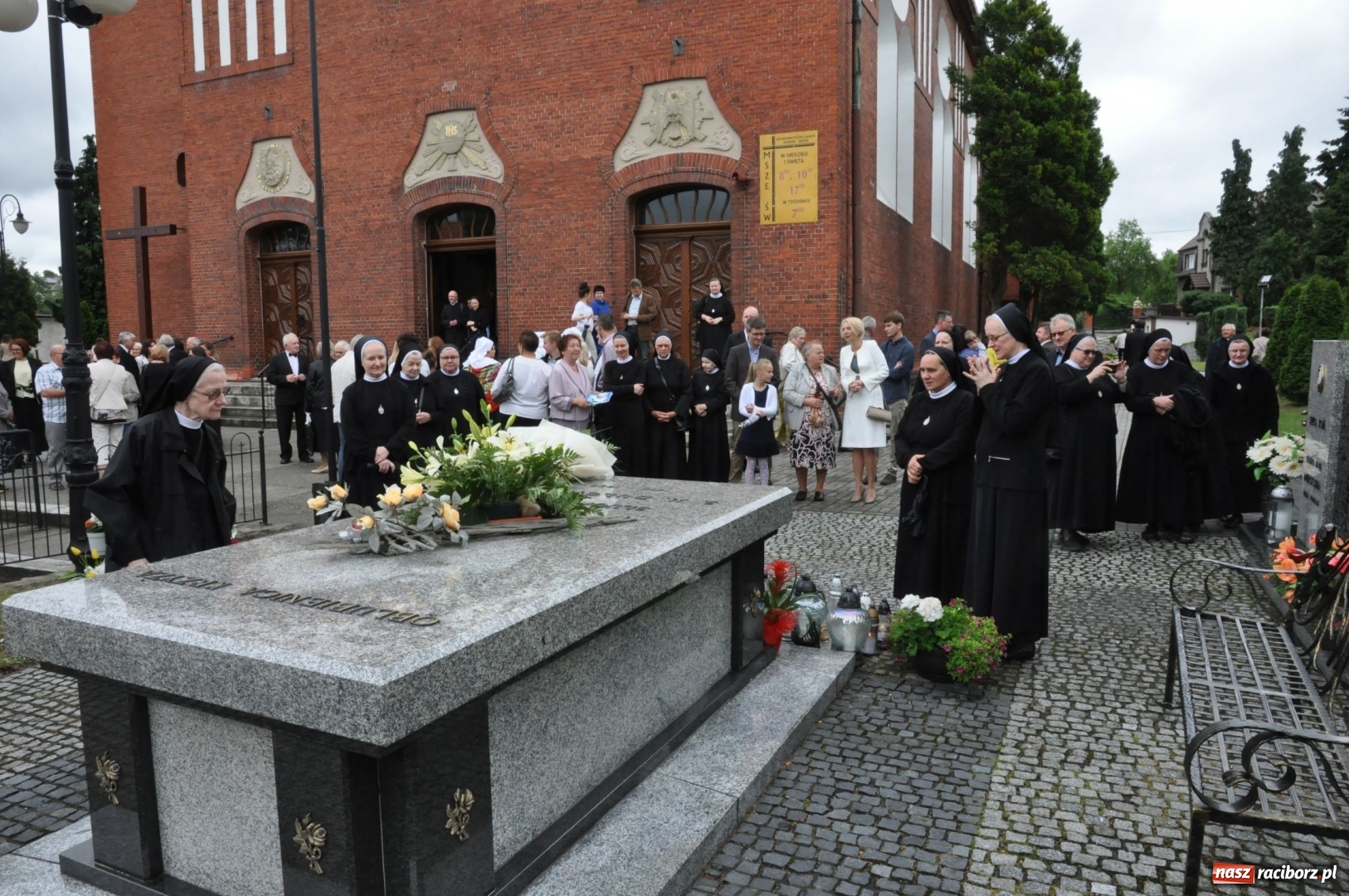 Zdjęcie w galerii na portalu naszraciborz.pl: Parafia w Brzeziu świętuje dziś 100-lecie obecności Sióstr Maryi Niepokalanej wiadomości z regionu
