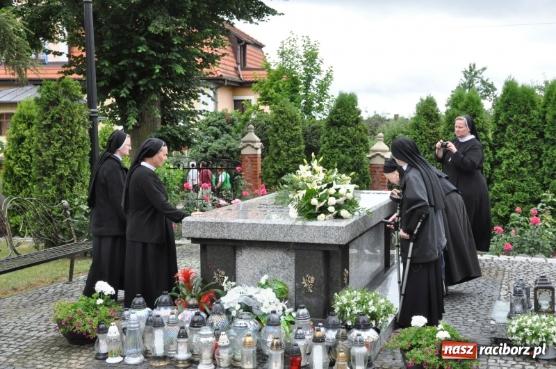 Zdjęcie w galerii na portalu naszraciborz.pl: Parafia w Brzeziu świętuje dziś 100-lecie obecności Sióstr Maryi Niepokalanej wiadomości z regionu
