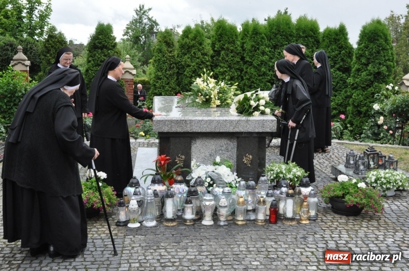 Zdjęcie w galerii na portalu naszraciborz.pl: Parafia w Brzeziu świętuje dziś 100-lecie obecności Sióstr Maryi Niepokalanej wiadomości z regionu