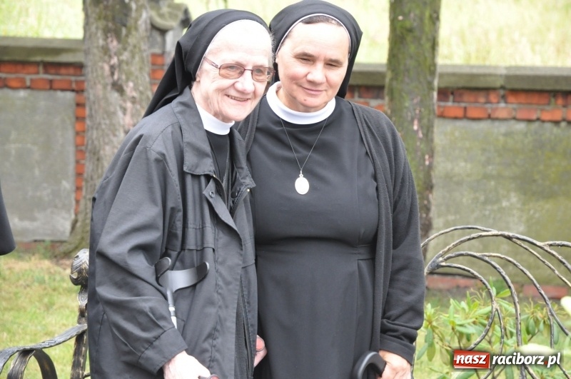 Zdjęcie w galerii na portalu naszraciborz.pl: Parafia w Brzeziu świętuje dziś 100-lecie obecności Sióstr Maryi Niepokalanej wiadomości z regionu