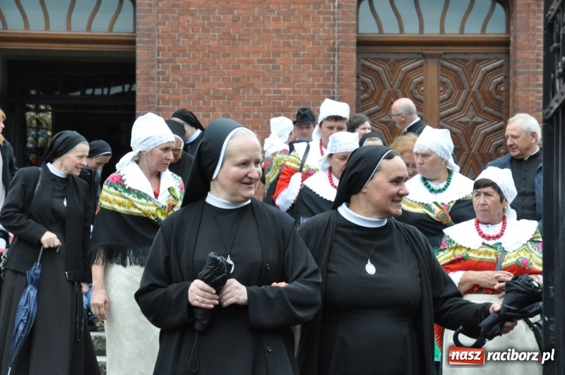 Zdjęcie w galerii na portalu naszraciborz.pl: Parafia w Brzeziu świętuje dziś 100-lecie obecności Sióstr Maryi Niepokalanej wiadomości z regionu