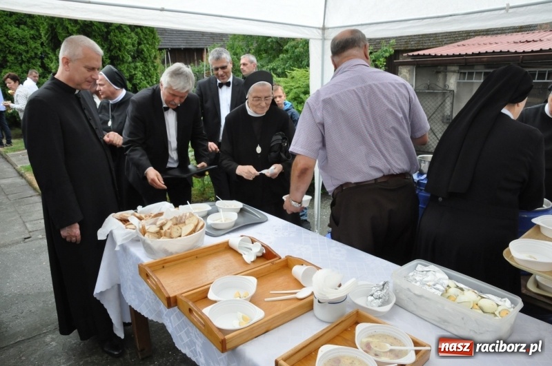 Zdjęcie w galerii na portalu naszraciborz.pl: Parafia w Brzeziu świętuje dziś 100-lecie obecności Sióstr Maryi Niepokalanej wiadomości z regionu