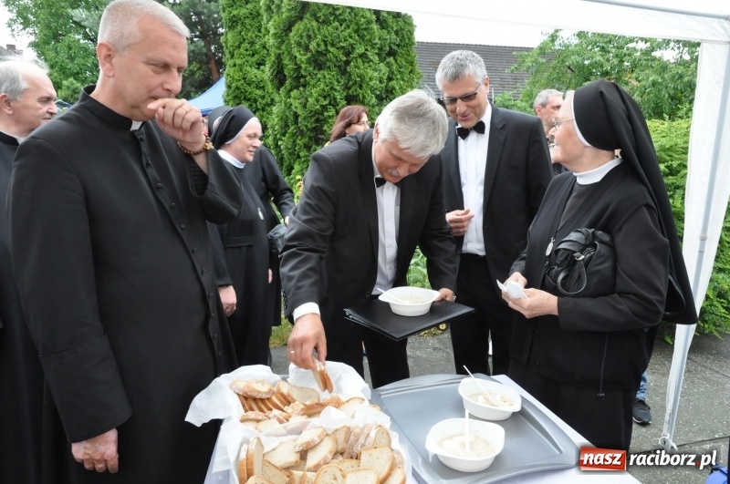 Zdjęcie w galerii na portalu naszraciborz.pl: Parafia w Brzeziu świętuje dziś 100-lecie obecności Sióstr Maryi Niepokalanej wiadomości z regionu