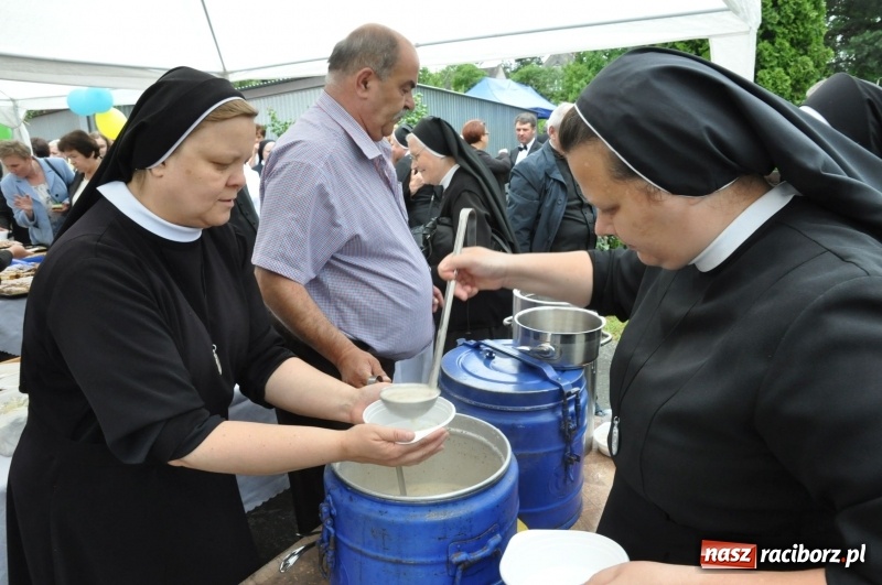 Zdjęcie w galerii na portalu naszraciborz.pl: Parafia w Brzeziu świętuje dziś 100-lecie obecności Sióstr Maryi Niepokalanej wiadomości z regionu