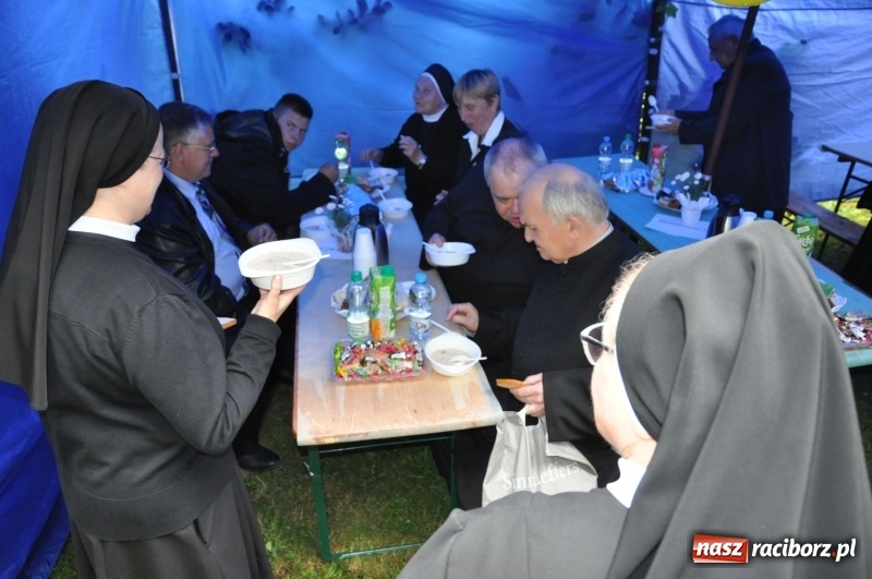 Zdjęcie w galerii na portalu naszraciborz.pl: Parafia w Brzeziu świętuje dziś 100-lecie obecności Sióstr Maryi Niepokalanej wiadomości z regionu