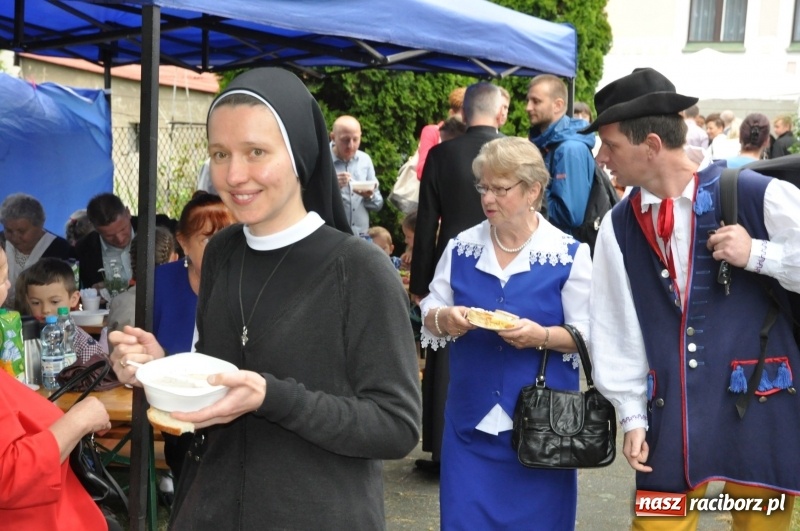 Zdjęcie w galerii na portalu naszraciborz.pl: Parafia w Brzeziu świętuje dziś 100-lecie obecności Sióstr Maryi Niepokalanej wiadomości z regionu