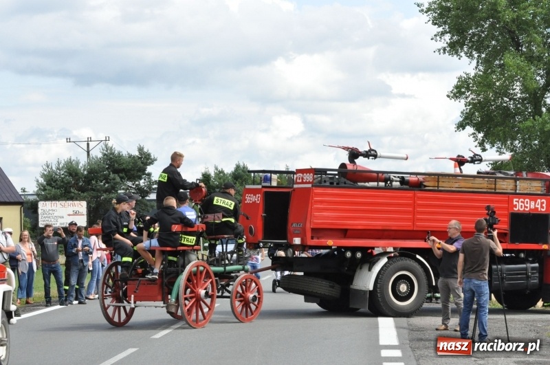 Zdjęcie w galerii na portalu naszraciborz.pl: Parada sikawek konnych w Bieńkowicach wiadomości z regionu