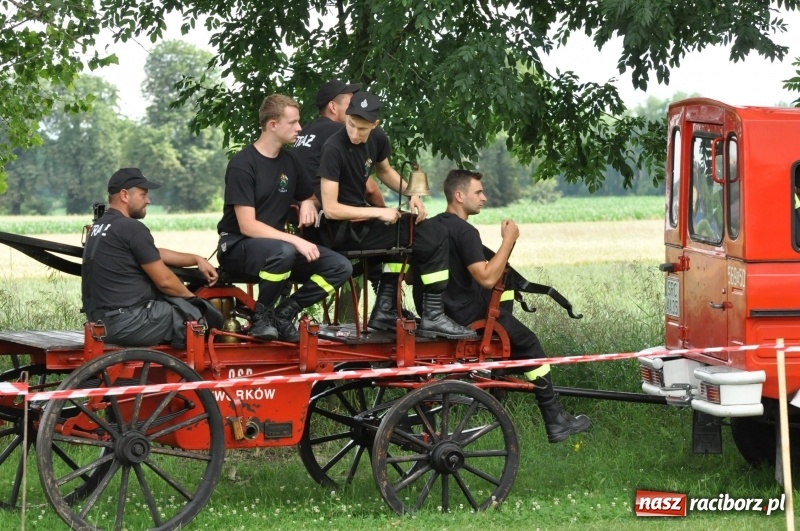 Zdjęcie w galerii na portalu naszraciborz.pl: Parada sikawek konnych w Bieńkowicach wiadomości z regionu