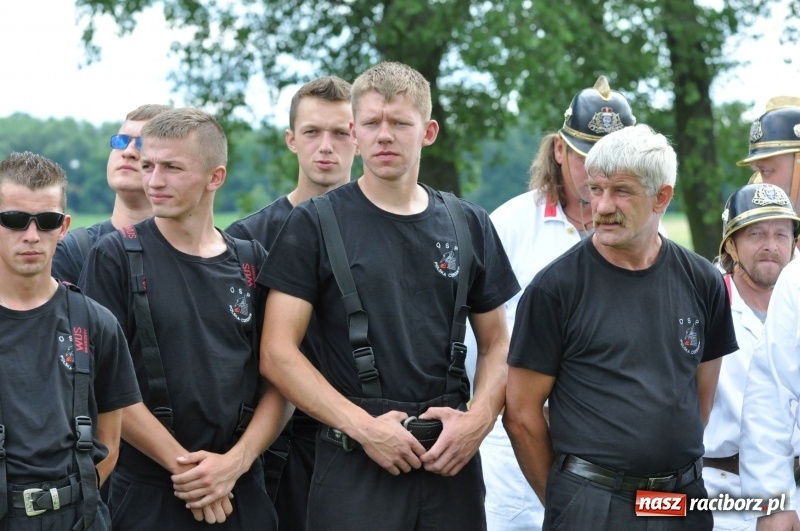 Zdjęcie w galerii na portalu naszraciborz.pl: Parada sikawek konnych w Bieńkowicach wiadomości z regionu