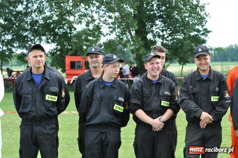 Zdjęcie w galerii na portalu naszraciborz.pl: Parada sikawek konnych w Bieńkowicach wiadomości z regionu