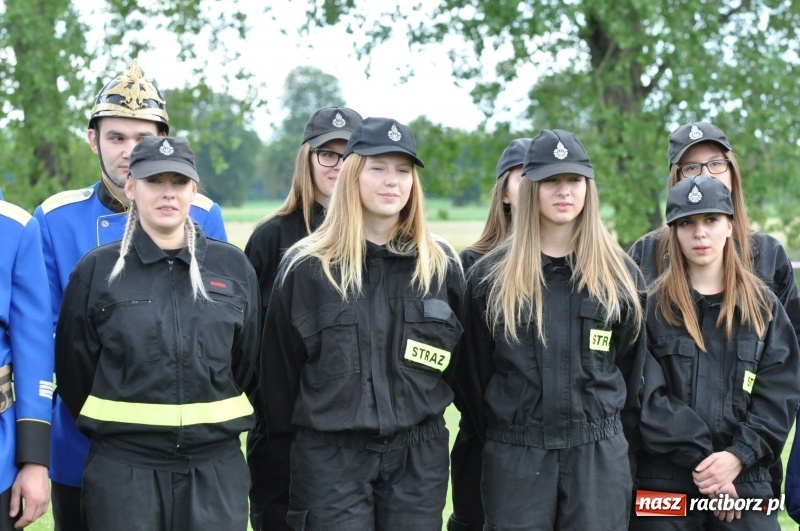Zdjęcie w galerii na portalu naszraciborz.pl: Parada sikawek konnych w Bieńkowicach wiadomości z regionu