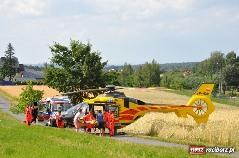 Zdjęcie w galerii na portalu naszraciborz.pl: W Brzeziu interweniowało lotnicze pogotowie ratunkowe. Poszkodowane dziecko wiadomości z regionu