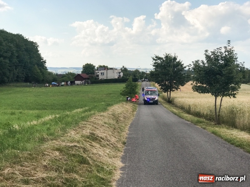 Zdjęcie w galerii na portalu naszraciborz.pl: W Brzeziu interweniowało lotnicze pogotowie ratunkowe. Poszkodowane dziecko wiadomości z regionu